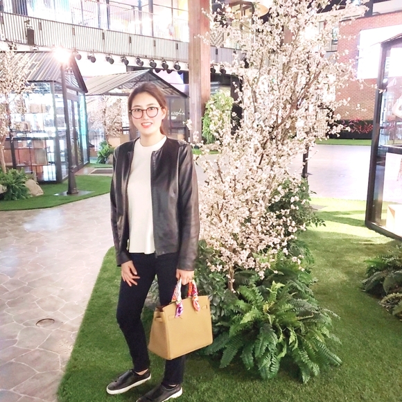 Meet your Posher, Grace K - Picture 1 of 1